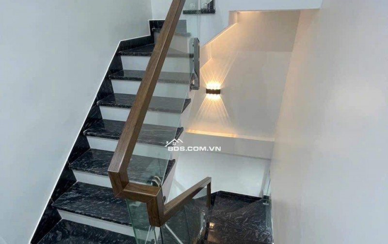 Nhà mình cho thuê nhà mới, hai cửa đi, Đội Cấn; vỉa hè 95m2* 5T- 31 Tr